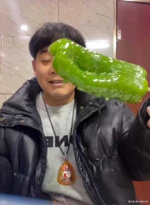 网红吃瓜胖子图片高清大图,揭秘网络红人的真实生活瞬间 第3张 网红吃瓜胖子图片高清大图,揭秘网络红人的真实生活瞬间 第3张