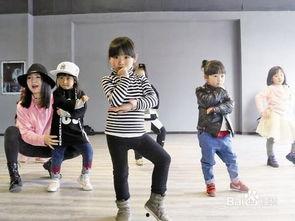 家长爆料孩子学街舞视频,活力四溢展现青春风采