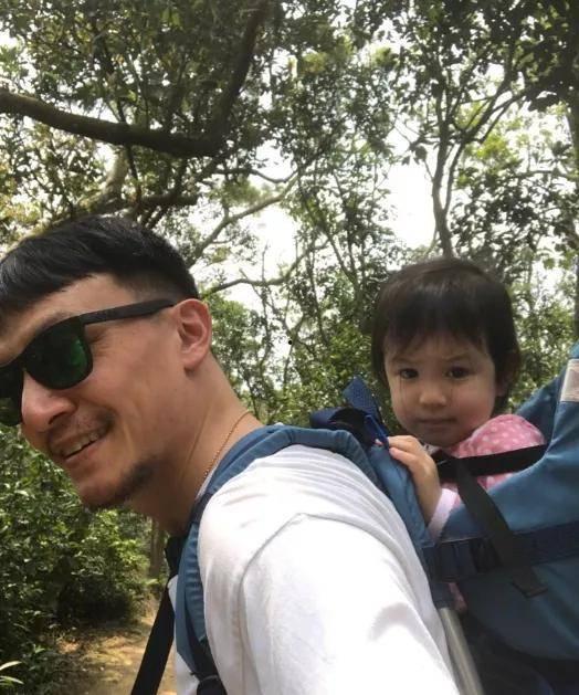 小孩自拍爆料爸爸视频,小孩视角下的温馨瞬间  第2张