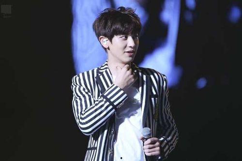 日本爆料朴灿烈视频合集,日本网友热议的瞬间回顾  第2张