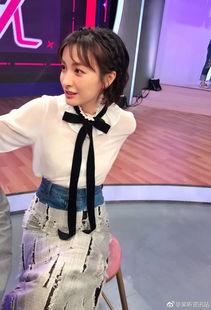 吴昕机场最新爆料,揭秘明星私服搭配与时尚态度  第2张