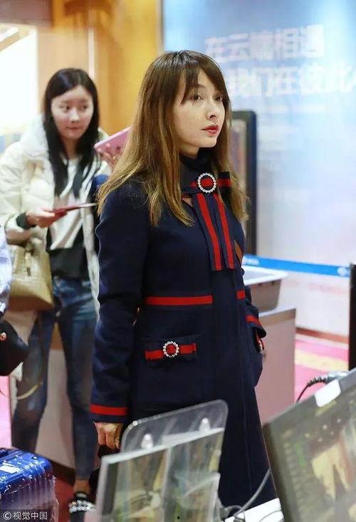 吴昕机场最新爆料,揭秘明星私服搭配与时尚态度  第3张