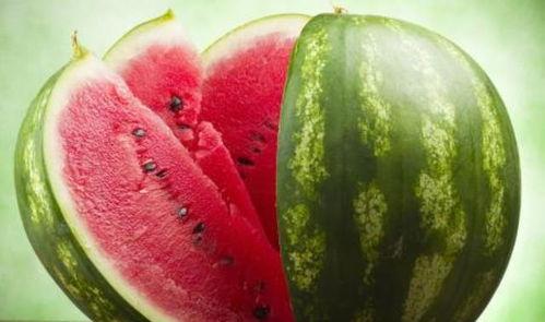 抖音网红水产美人吃瓜,吃瓜姿势解锁美食新境界